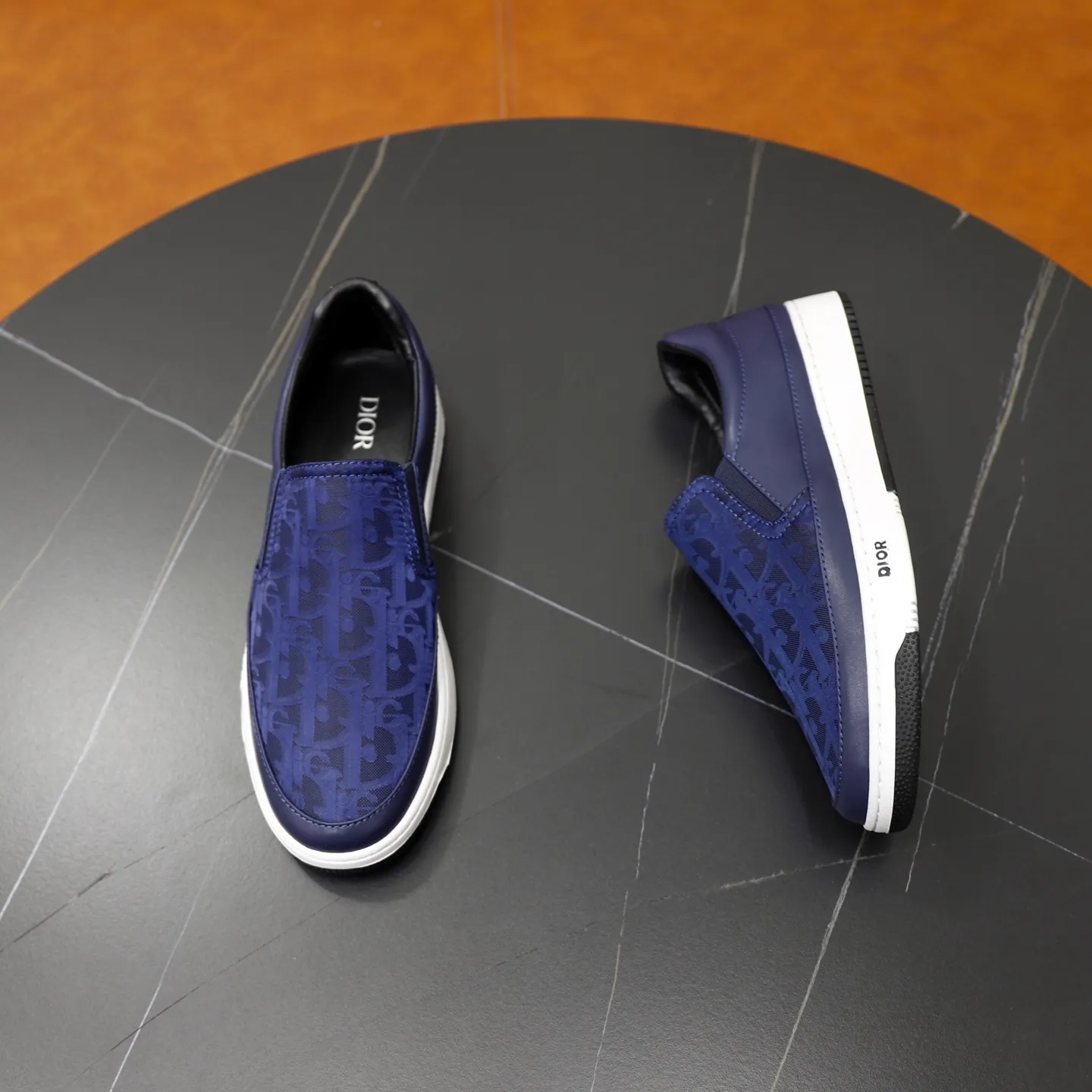 Ex-factory price: 420💰🙅‍♂️🙅‍♂️🙅‍♂️ Brand: Dior DIOR Standard code: 38-44 (45 customized) Grade: Same as the official website Material: Original material splicing Comfortable and breathable lining Lightweight and wear-resistant sports outsole Style category: Men's fashionable casual shoes Running sneakers Distinguished luxury brand elements Top luxury Color: actual picture color